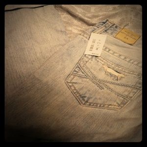 distressed Aeropostale Capri's size 3/4